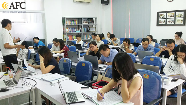Chuyên gia Đặng Đức Sơn tham gia giảng dạy tại buổi học