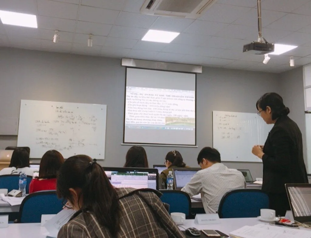 Buoi-hoc-cuoi-nam-2020-cua-chuong-trinh-dao-tao-Giam-doc-tai-chinh-CFO-2021-01-04-04-09-39