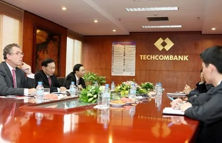 HSBC-de-cu-thanh-vien-vao-Hoi-dong-Quan-tri-Techcombank-2012-03-01-22-23-59