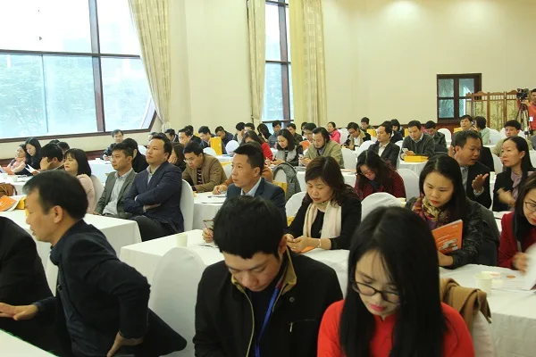 To-chuc-thanh-cong-le-tri-an-khach-hang-va-hoi-thao-gioi-thieu-cac-giai-phap-dao-tao-truc-tuyen-2017-12-29-10-05-54