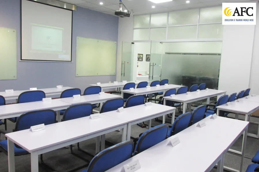 Học viên CFO K26 thực hành Quản trị dòng tiền cùng PGS.TS Đặng Đức Sơn 