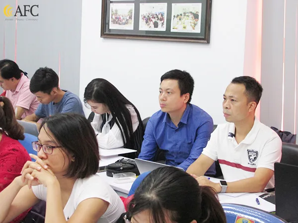 Học viên lớp CFO rất chăm chú và tập trung cao độ trong buổi học