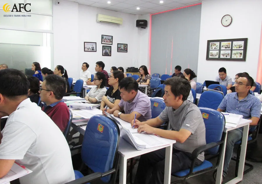 Lớp CFO K28 thực hành phân tích và đưa ra các biện pháp quản lý dòng tiền