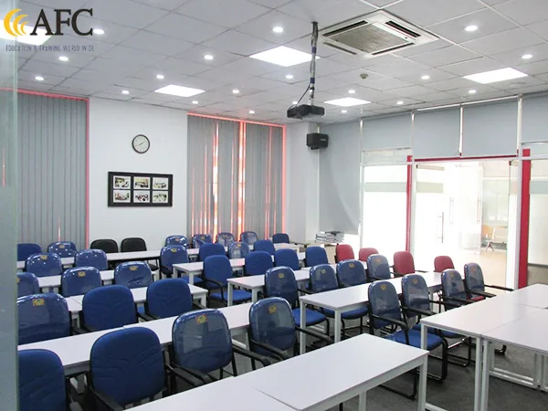 Phòng học 1 có thể sắp sếp đa dạng theo kiểu phòng họp, hội thảo, phỏng vấn…